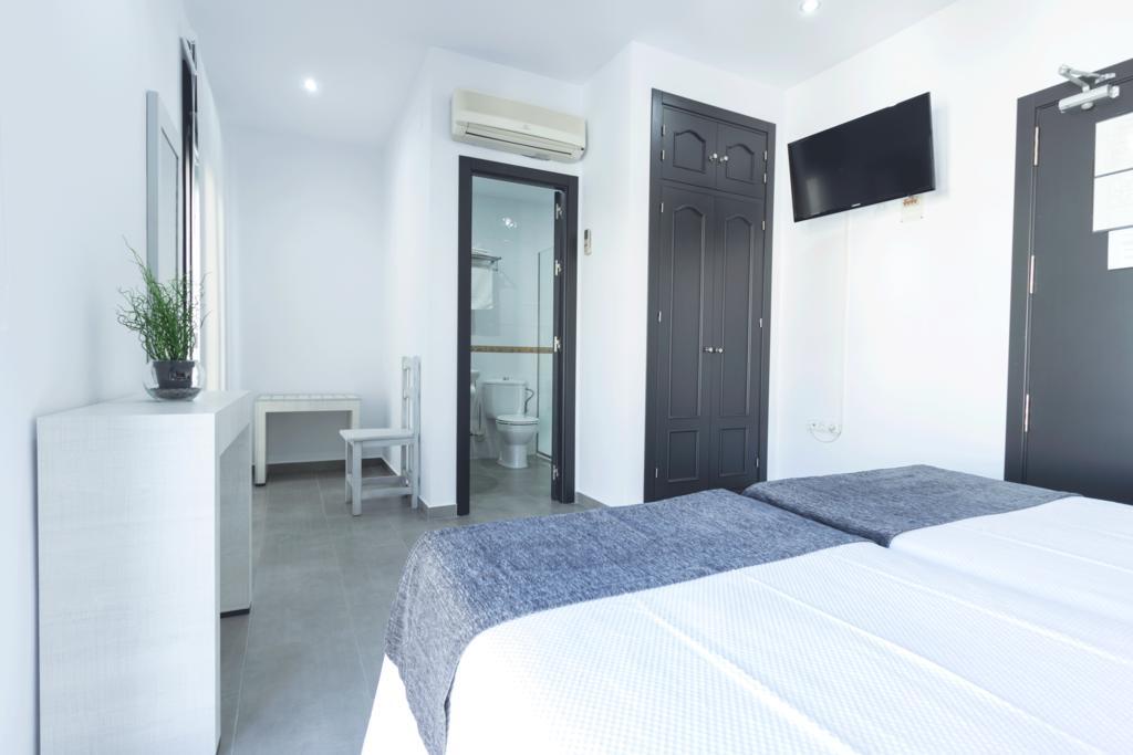 Hostal El Yunque Conil De La Frontera Ruang foto