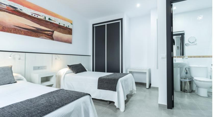 Hostal El Yunque Conil De La Frontera Ruang foto
